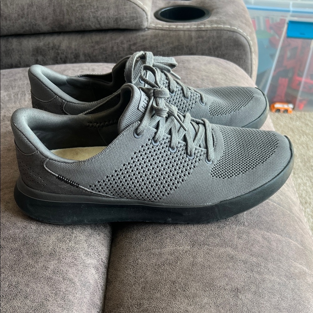 Kizik Lima Men’s 11 wide/Women’s 12.5 wide gray sneakers hands free